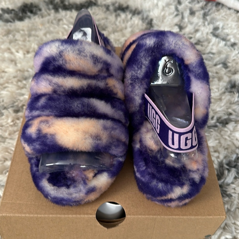 Ugg size 6 fluff slide slippers